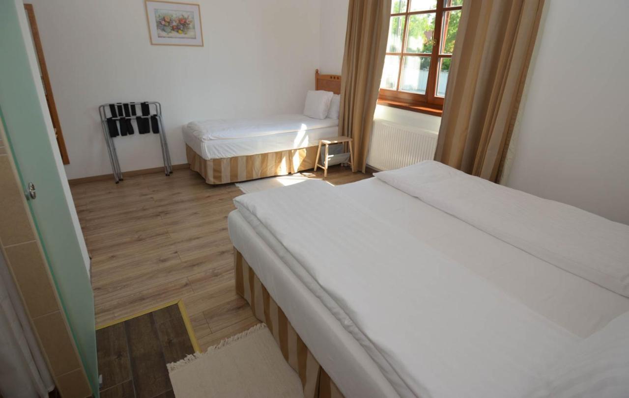 Buzas Pince Vendeghaz Hotel Ecsed Luaran gambar