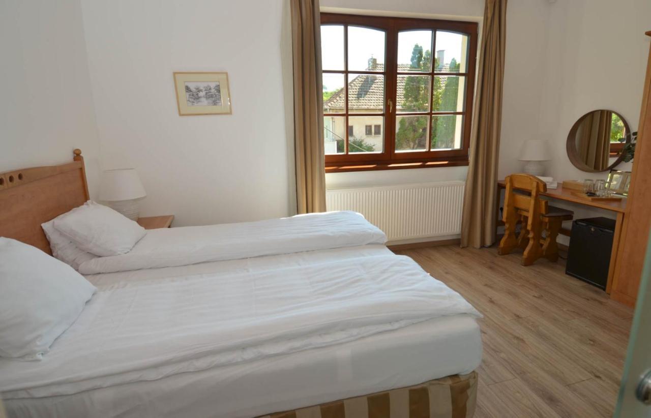 Buzas Pince Vendeghaz Hotel Ecsed Luaran gambar
