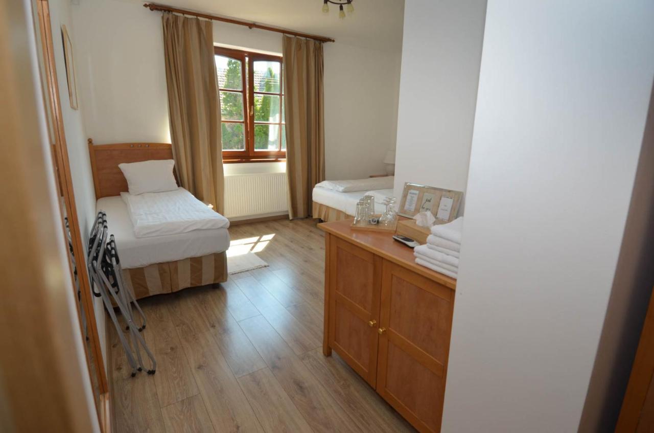 Buzas Pince Vendeghaz Hotel Ecsed Luaran gambar