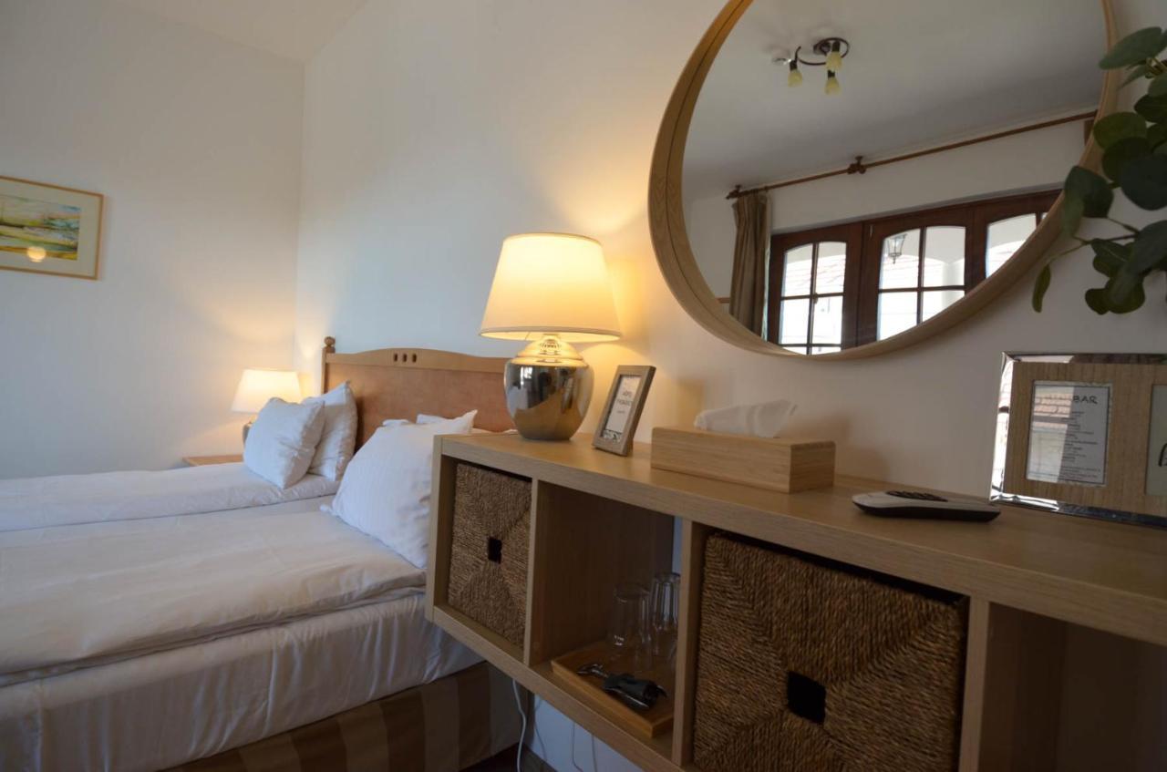 Buzas Pince Vendeghaz Hotel Ecsed Luaran gambar