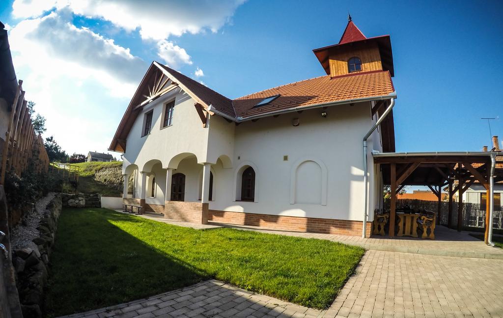 Buzas Pince Vendeghaz Hotel Ecsed Luaran gambar