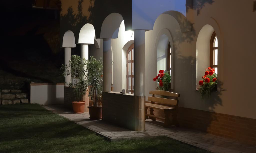 Buzas Pince Vendeghaz Hotel Ecsed Luaran gambar