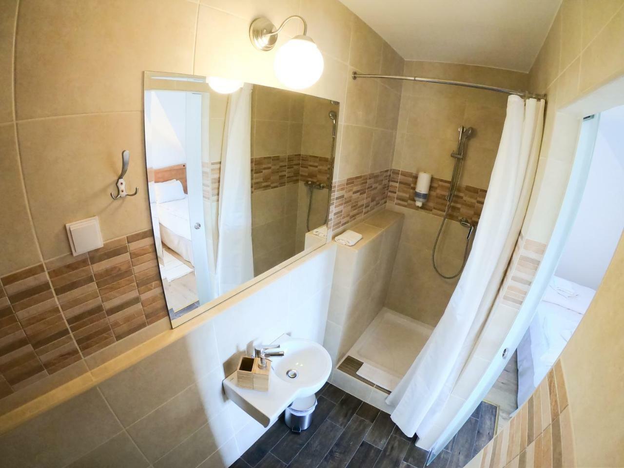 Buzas Pince Vendeghaz Hotel Ecsed Luaran gambar