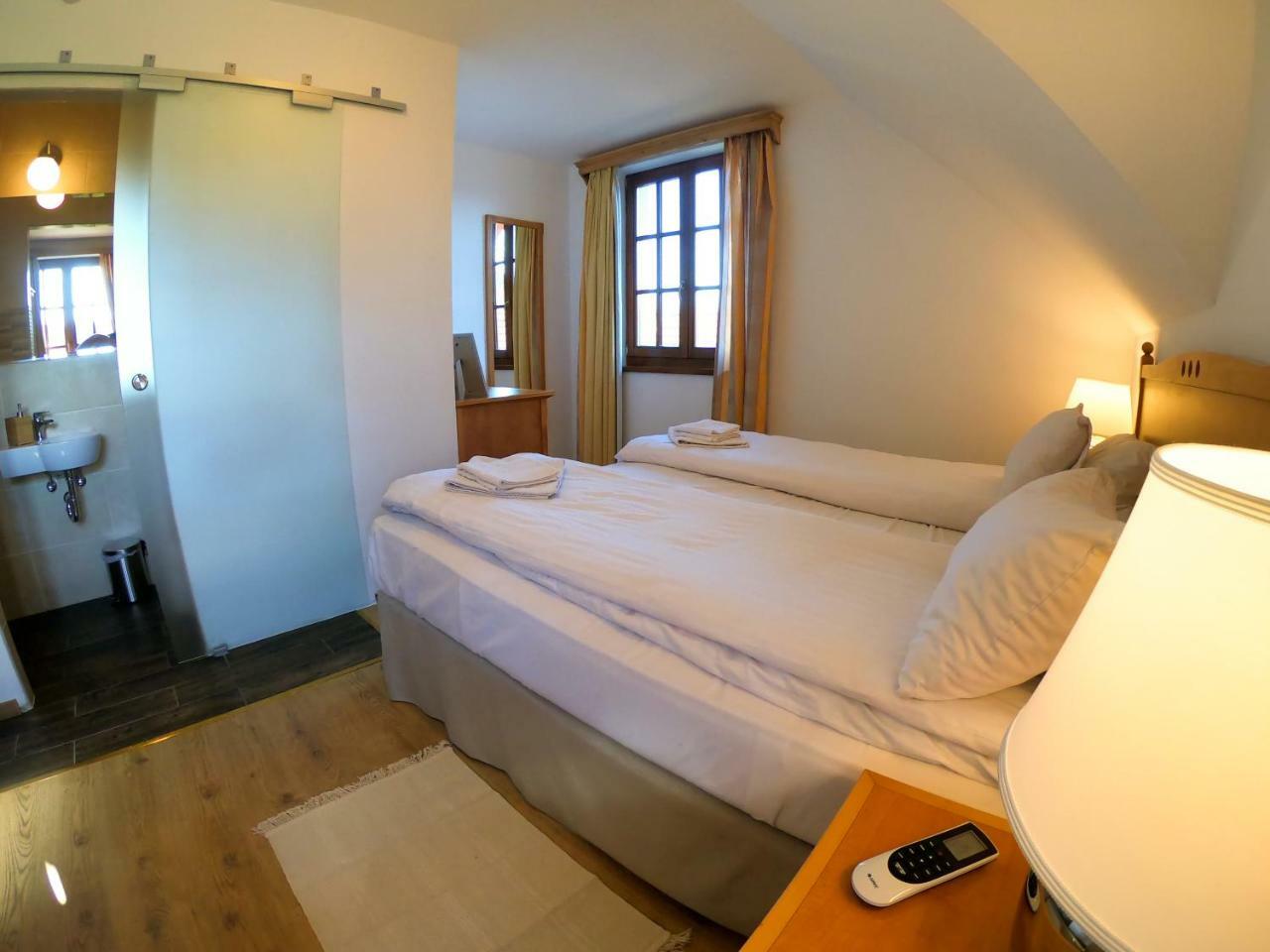 Buzas Pince Vendeghaz Hotel Ecsed Luaran gambar