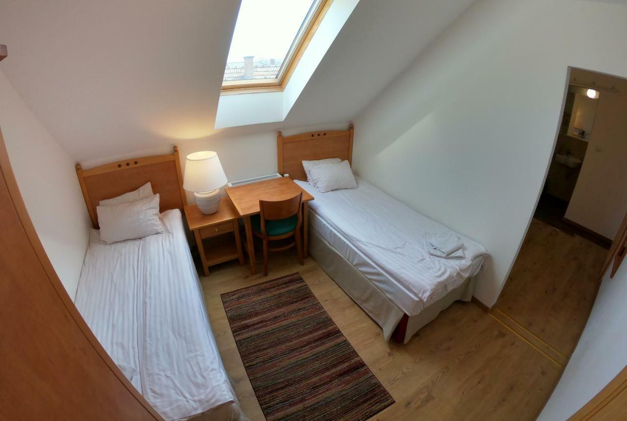 Buzas Pince Vendeghaz Hotel Ecsed Luaran gambar