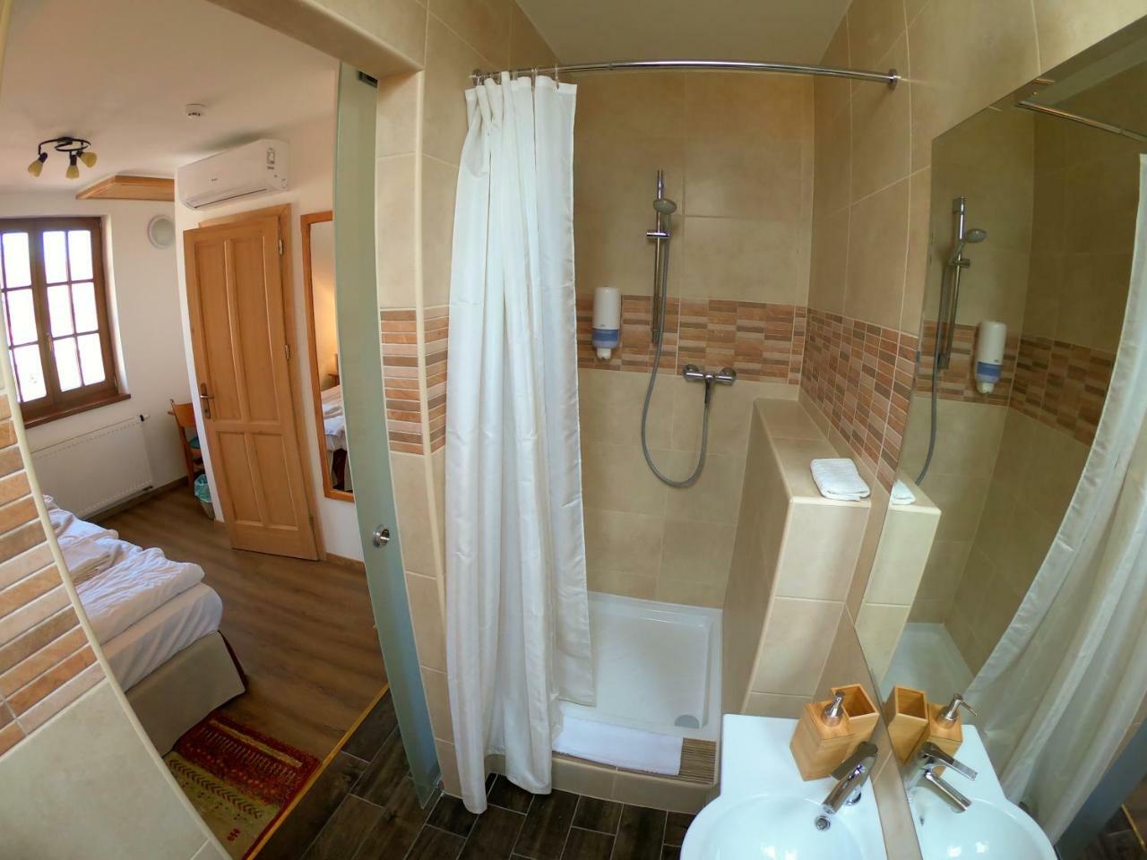 Buzas Pince Vendeghaz Hotel Ecsed Luaran gambar
