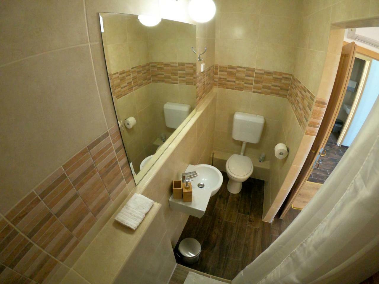 Buzas Pince Vendeghaz Hotel Ecsed Luaran gambar