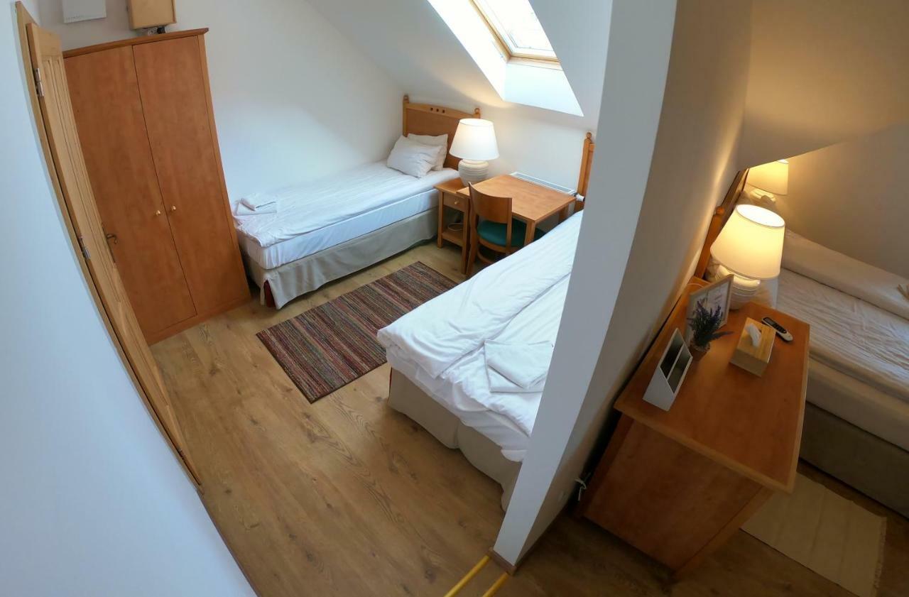 Buzas Pince Vendeghaz Hotel Ecsed Luaran gambar