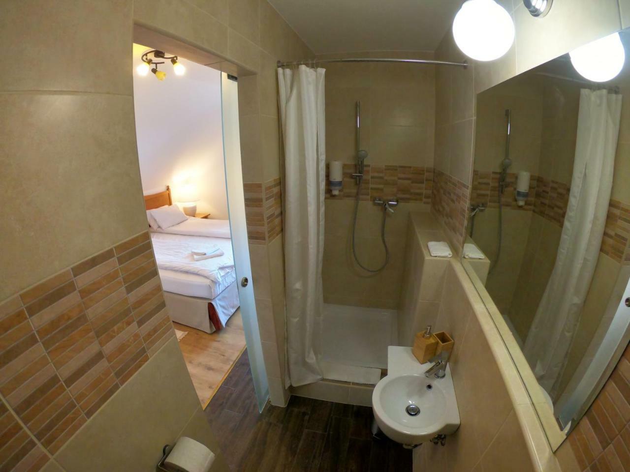 Buzas Pince Vendeghaz Hotel Ecsed Luaran gambar