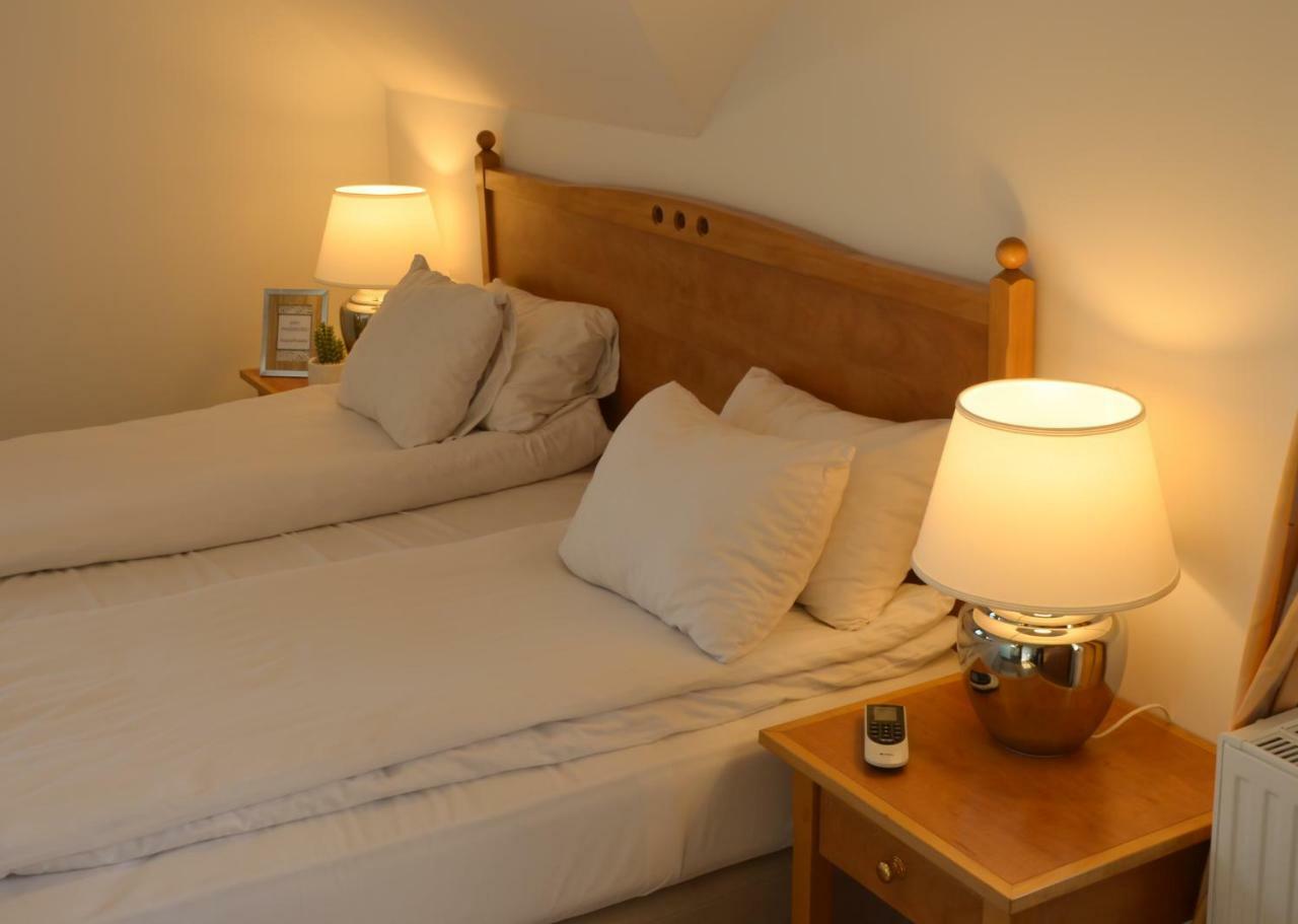 Buzas Pince Vendeghaz Hotel Ecsed Luaran gambar